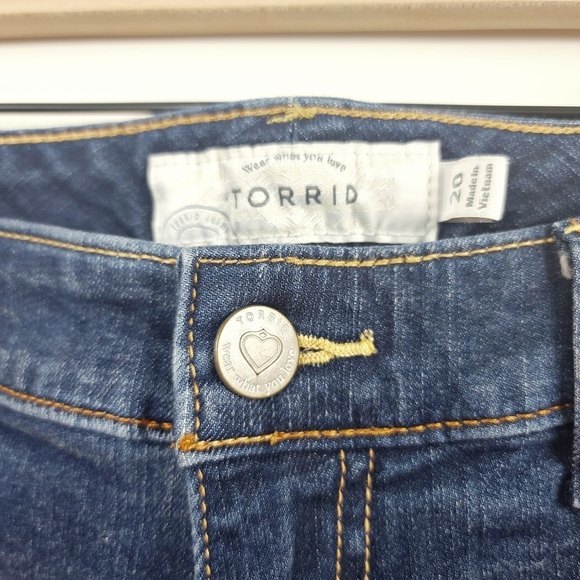 Torrid Women's Skinny Short Shorts with Square Pockets Size 20 - Picture 4 of 8